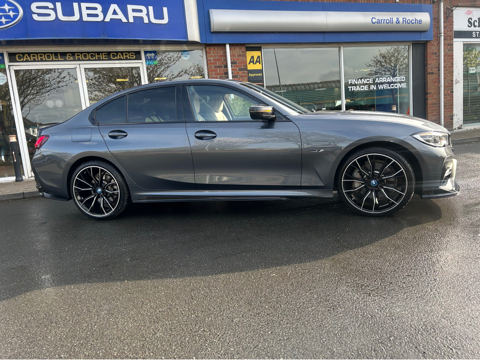 2021 BMW 3 Series - image 20