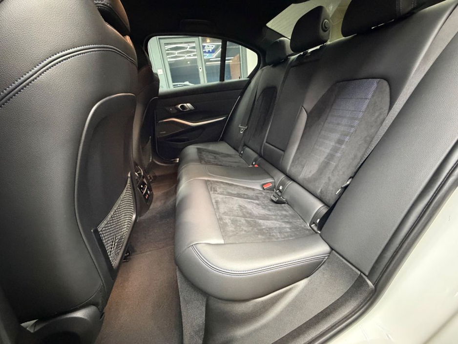 2019 BMW 3 Series - image 30