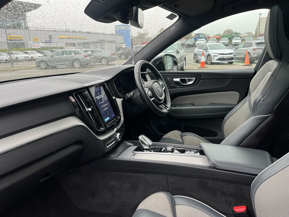 2023 Volvo XC60 - image 2