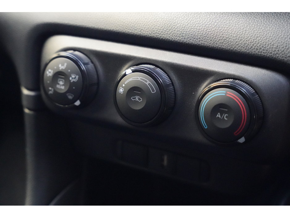 2020 Toyota Yaris - image 15