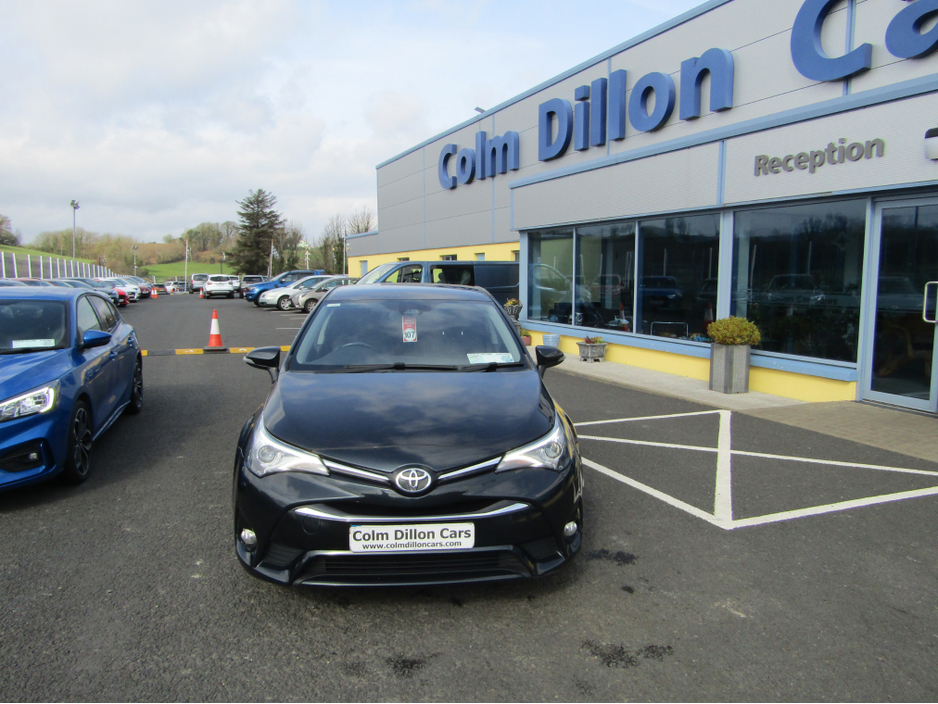 2017 Toyota Avensis - image 4