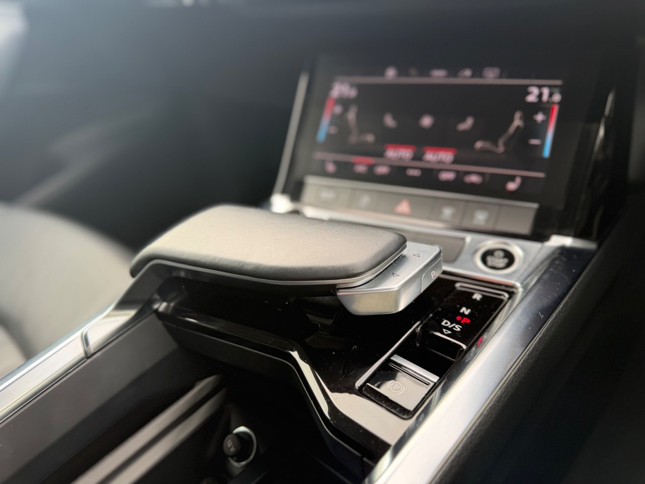 2022 Audi e-tron - image 16