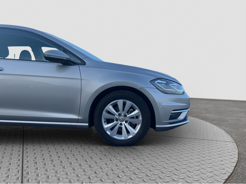 2017 Volkswagen Golf 2017 Volkswagen Golf 1.2 TSI Automatic €16,750