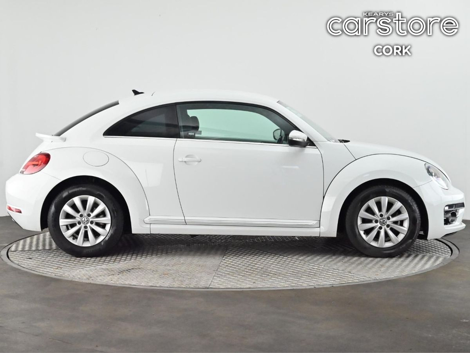 2017 Volkswagen Beetle - image 2