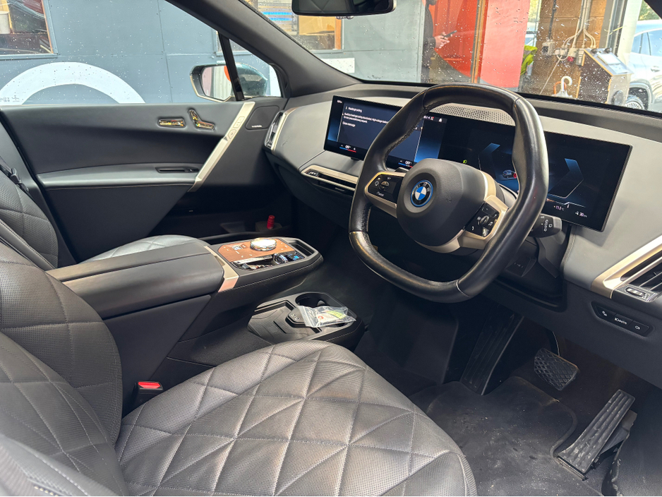 2022 BMW iX - image 10