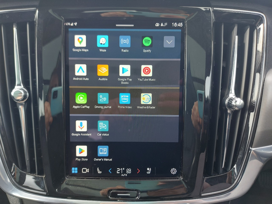 2021 Volvo V90 - image 15