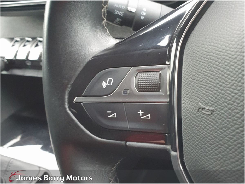 2021 Peugeot 5008 - image 21