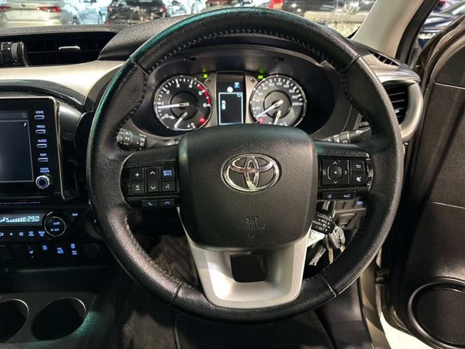 2024 Toyota Hilux - image 9