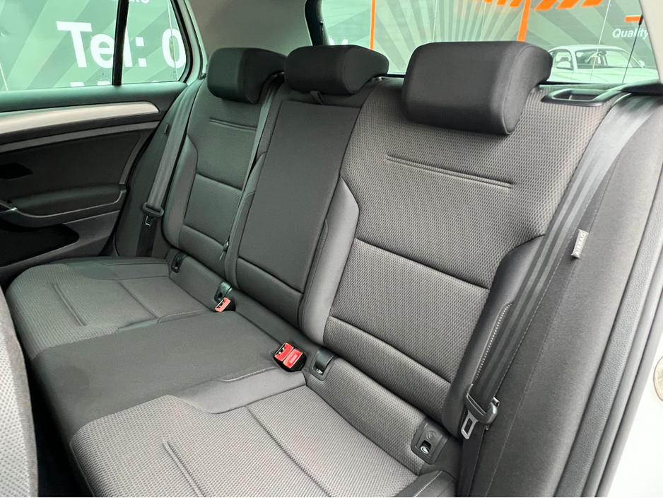 2016 Volkswagen Golf - image 12