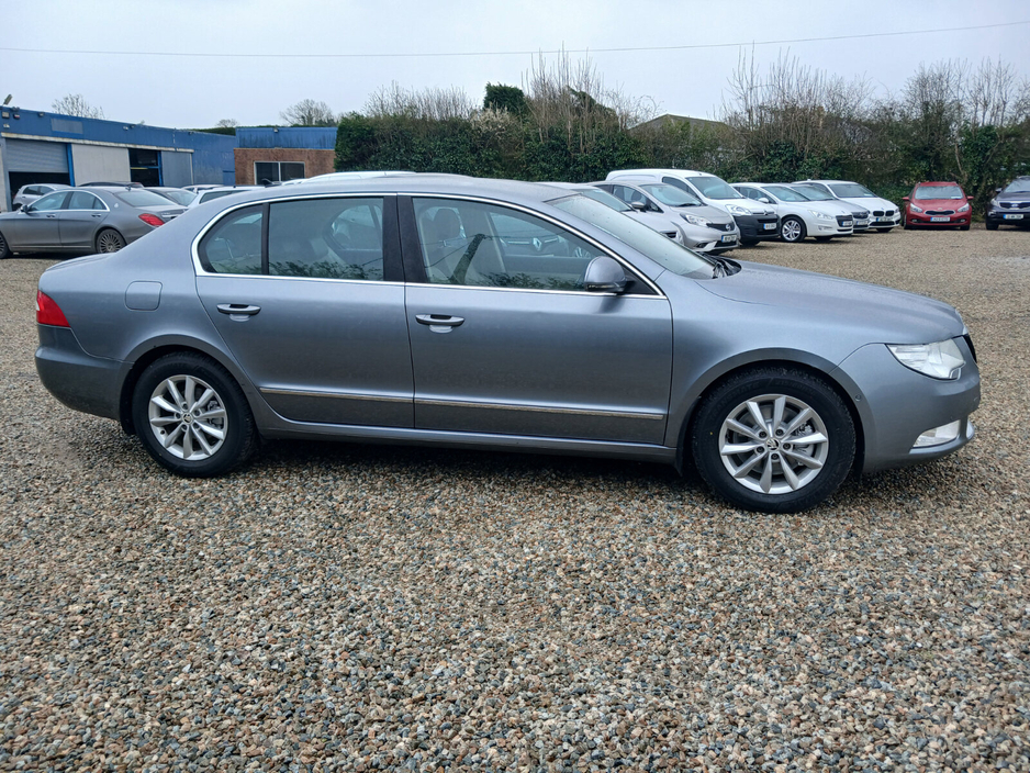 2013 Skoda Superb - image 10