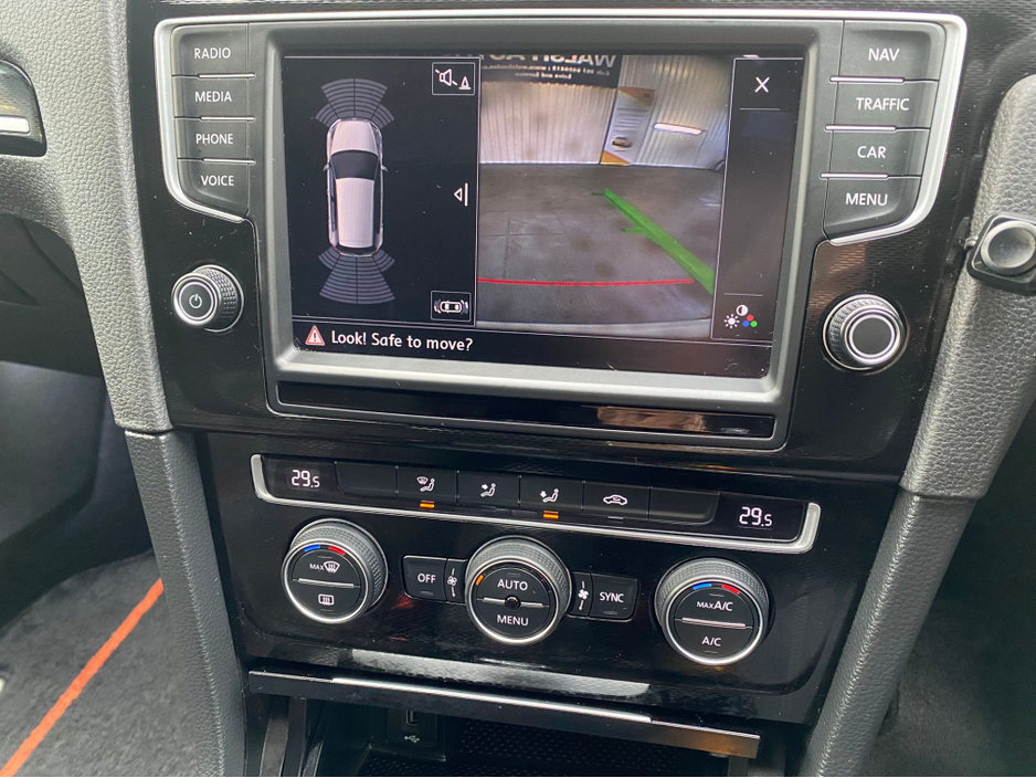 2016 Volkswagen Golf - image 16