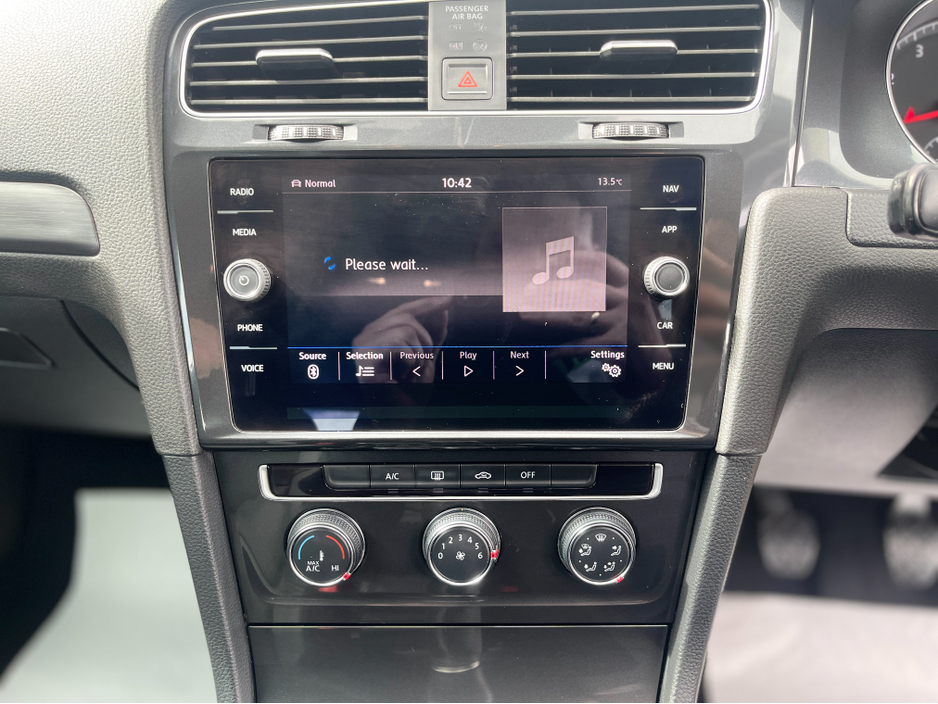 2017 Volkswagen Golf - image 14