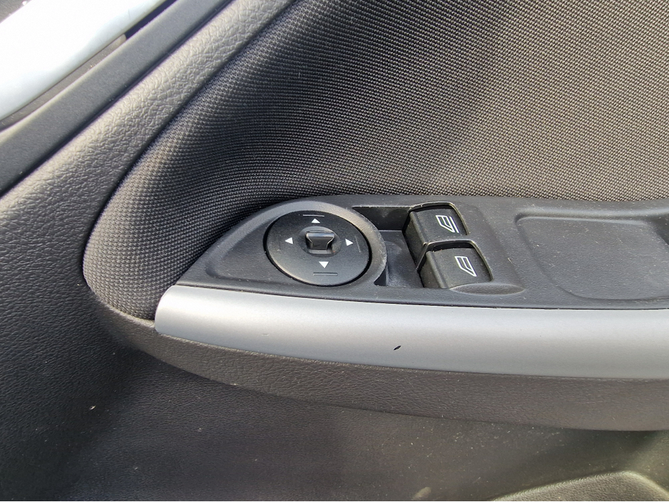 2015 Ford Focus - image 21