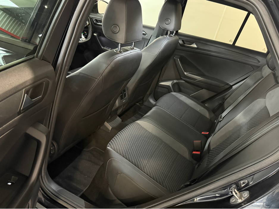 2019 Volkswagen T-Roc - image 7