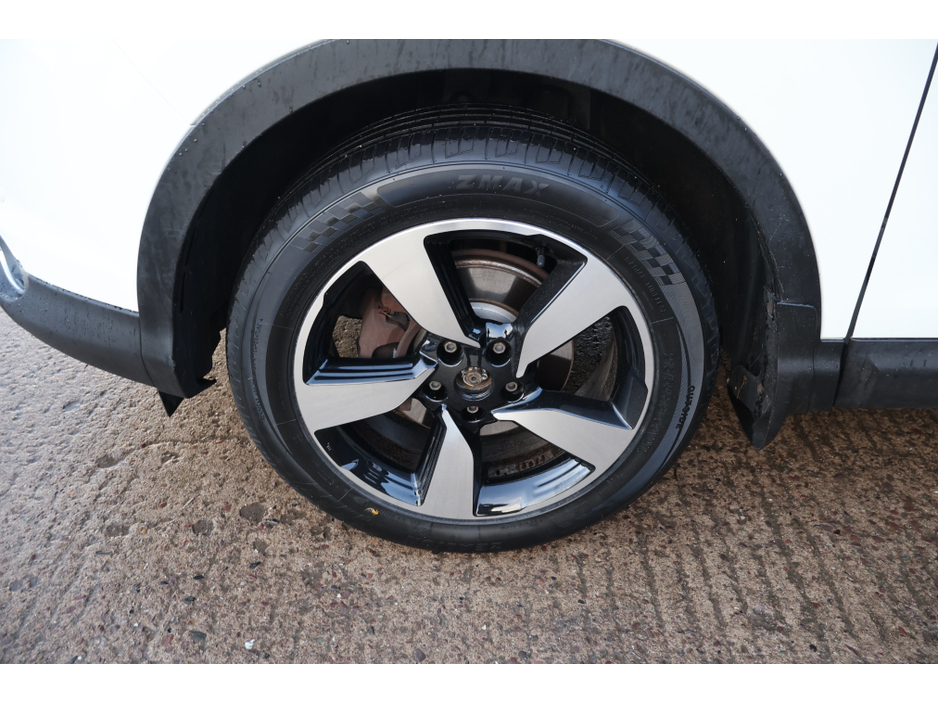 2017 Nissan Qashqai SV PREMIUM  Low Mileage Huge Spec €15,495