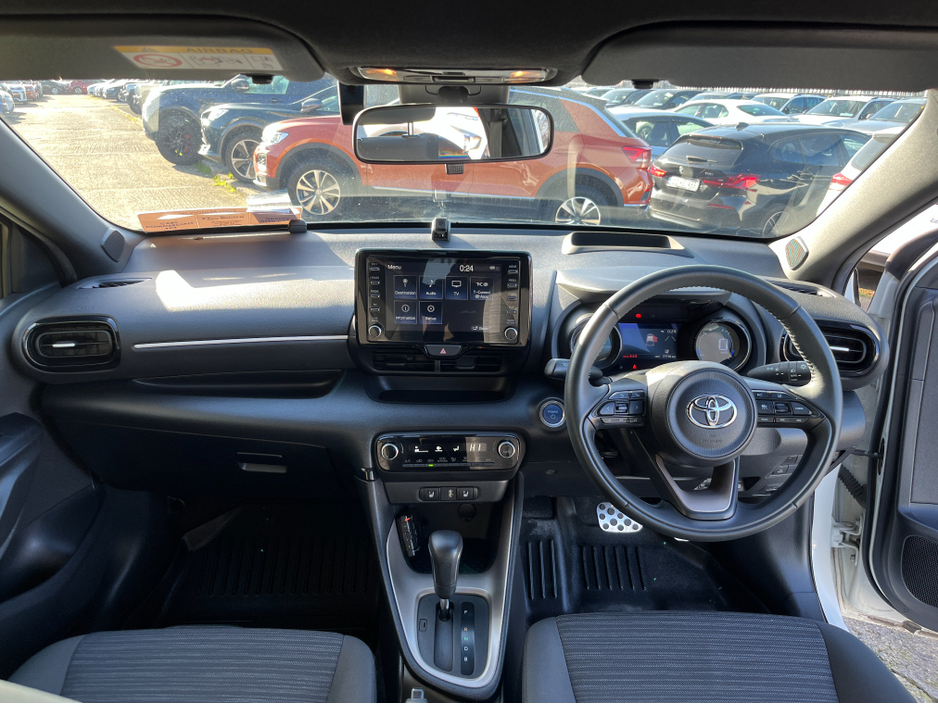 2020 Toyota Yaris - image 13