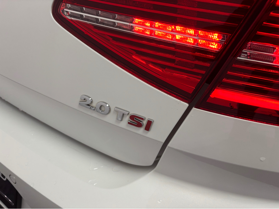 2018 Volkswagen Passat VOLKSWAGEN PASSAT 2.0 TSI DSG*PANORAMIC TILT AND SLIDE SUNROOF*PRO NAV MEDIA SYSTEM, APPLE CAR PLAY*HEATED MASSAGE ELECTRIC ADJUSTABLE SEATS*KEYLESS ENTRY*BLIND SPOT ASSIST*DCC ACC*PARK ASSIST*E BOOT €23,950