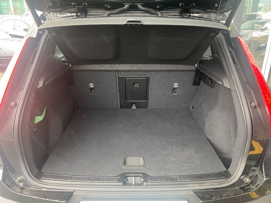 2023 Volvo XC40 - image 11