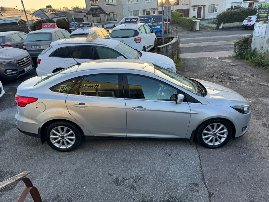 2018 Ford Focus - image 5