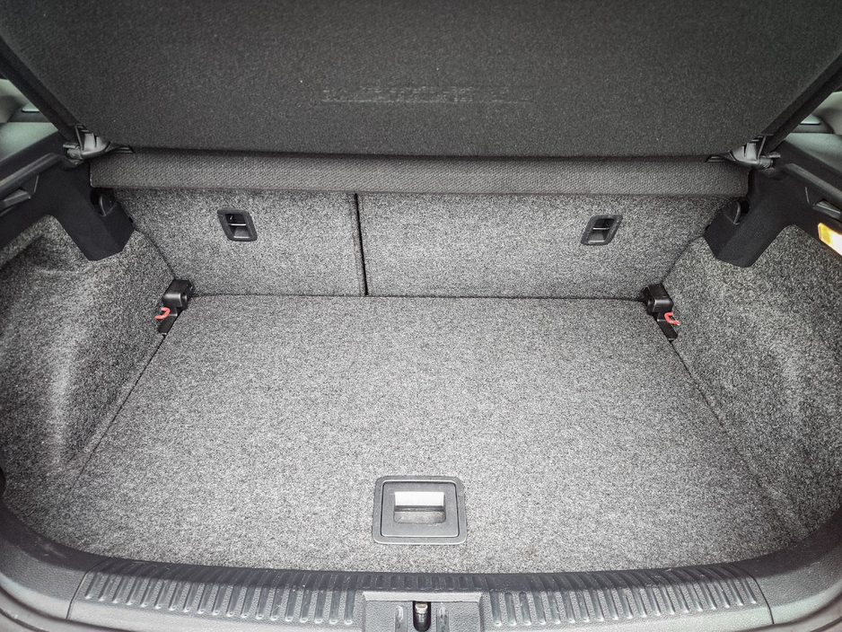 2013 Volkswagen Polo - image 17