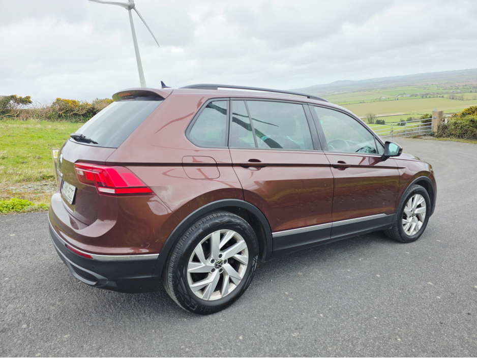 2022 Volkswagen Tiguan - image 7