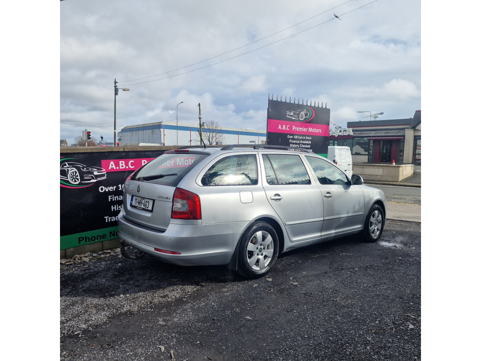 2011 Skoda Octavia - image 8