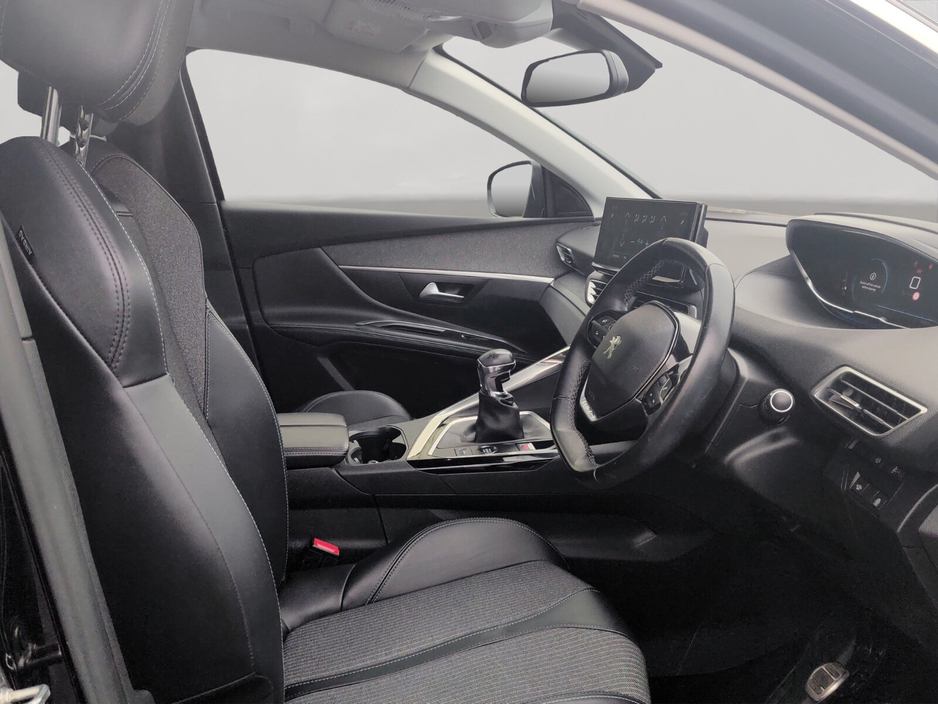 2023 Peugeot 5008 - image 9