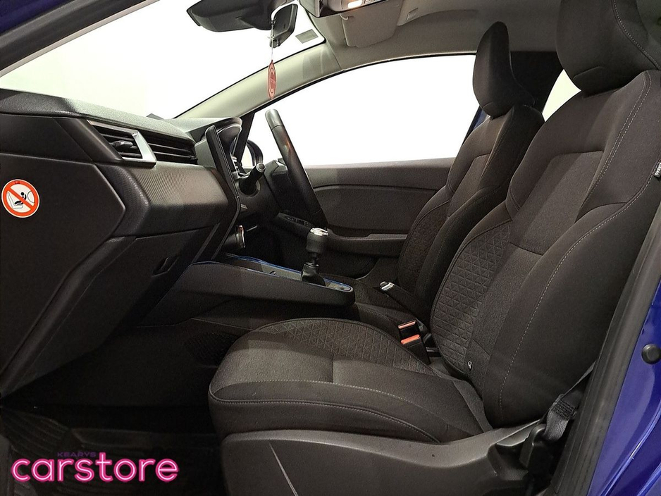 2021 Renault Clio - image 9