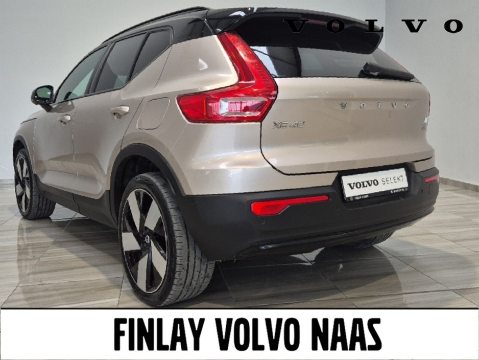 2023 Volvo XC40 - image 3