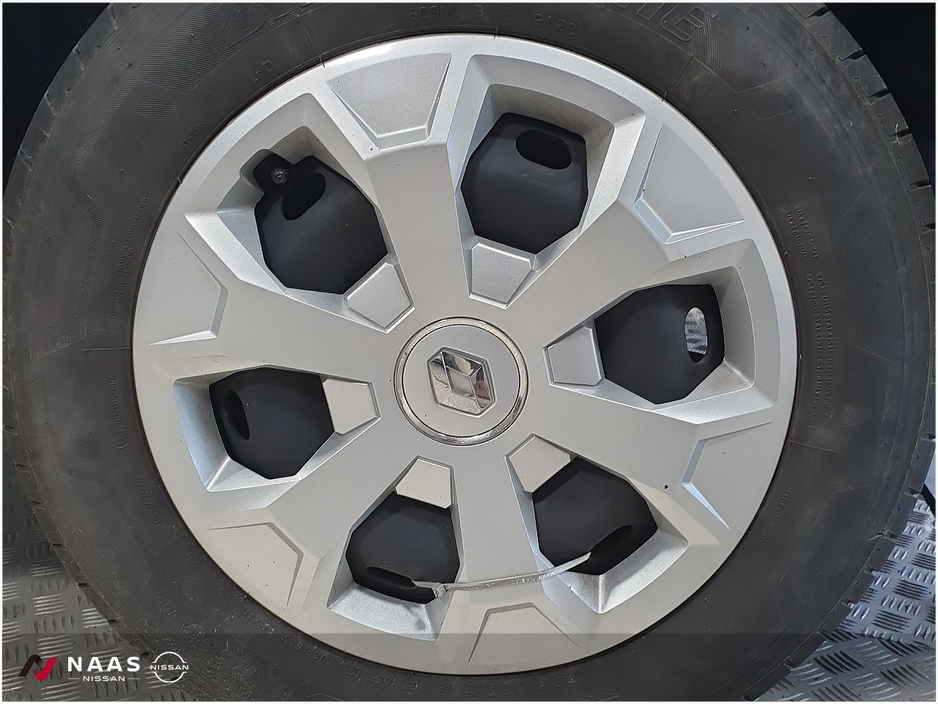 2024 Renault Trafic - image 6