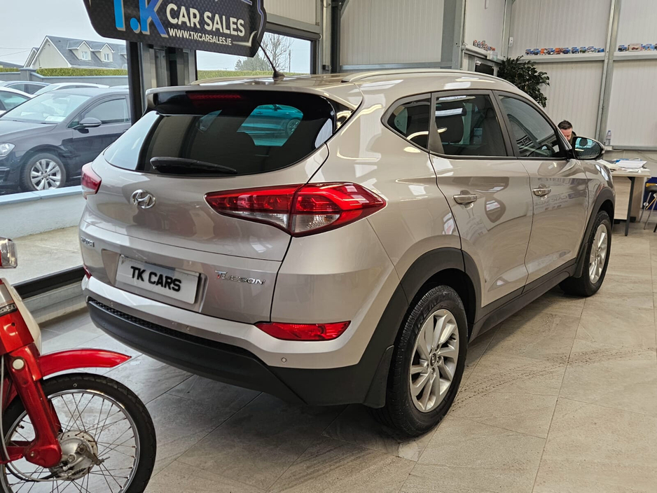 2017 Hyundai Tucson - image 2
