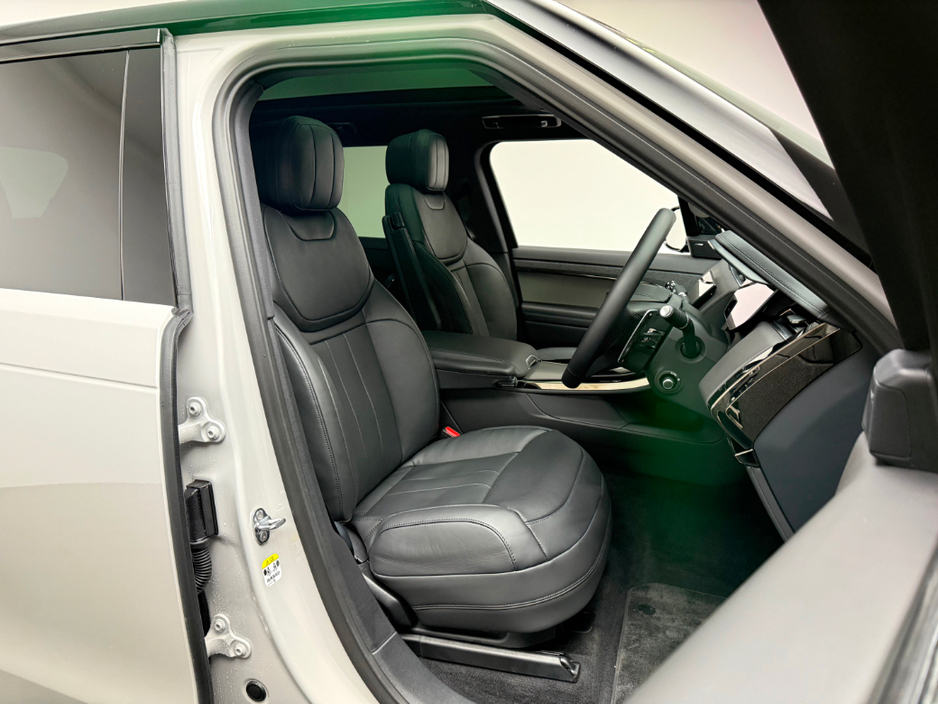 2026 Land Rover Range Rover Sport 261 (2026) RANGE ROVER SPORT EDITION €137,990