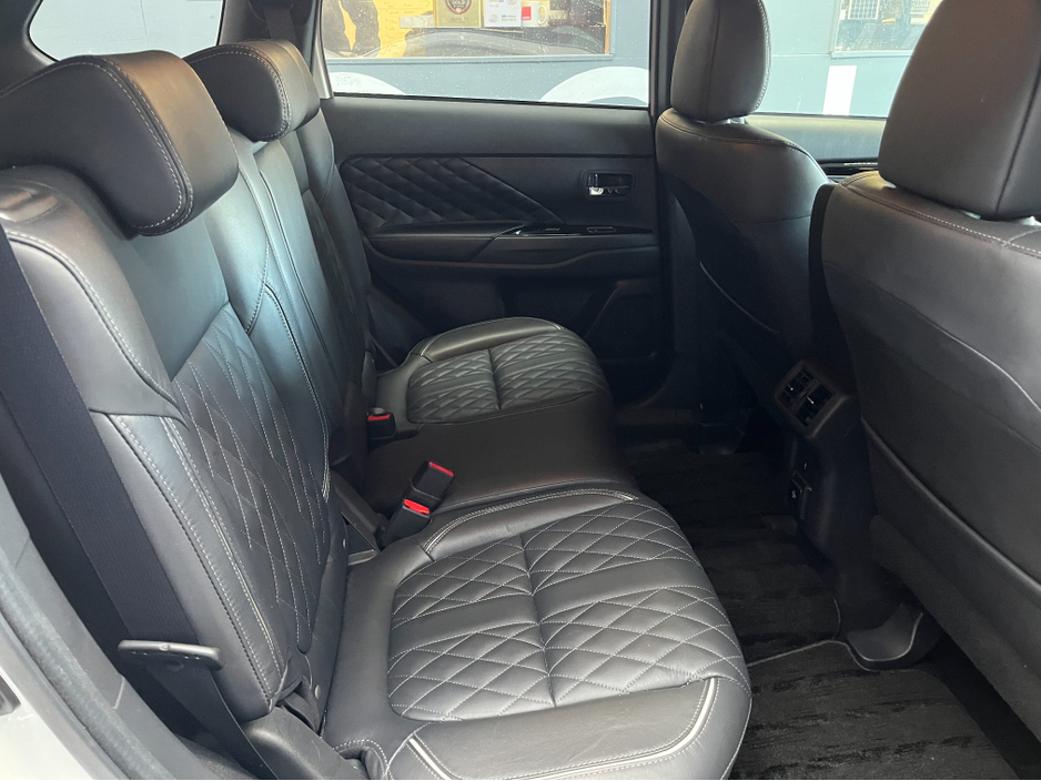 2019 Mitsubishi Outlander €22950! 2019 MITSUBISHI OUTLANDER PHEV G PREMIUM PACKAGE 2.4 AUTOMATIC / 360° PARKING CAMERA / CRUISE CONTROL / ELECTRIC MEMORY & HEATED SEATS / PADDLE SHIFTERS €22,950