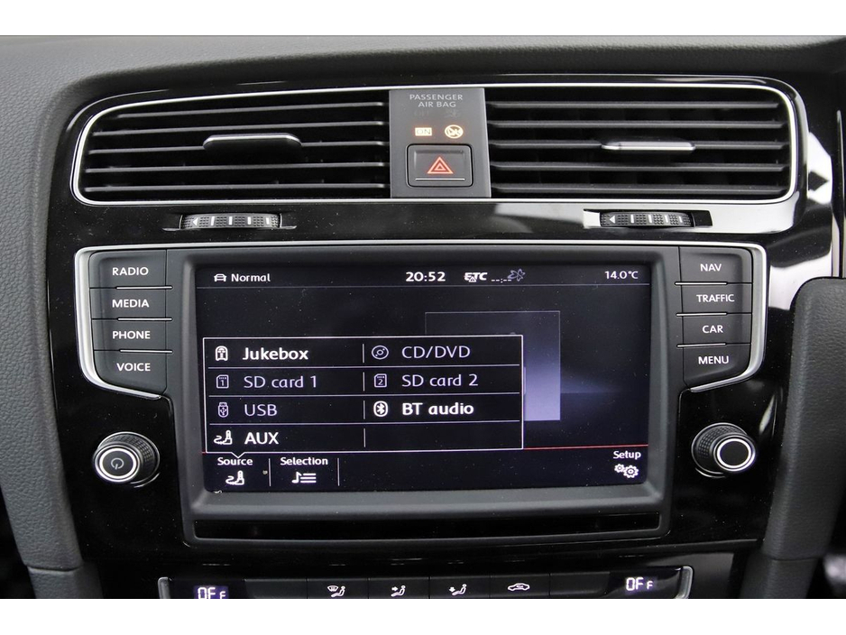 2016 Volkswagen Golf - image 18