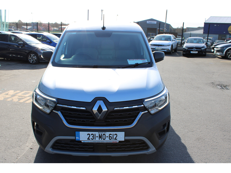 2023 Renault Kangoo - image 8