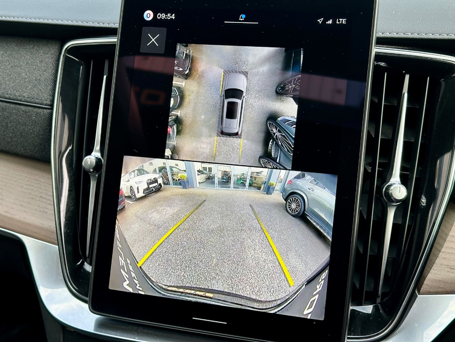 2025 Volvo XC90 - image 6