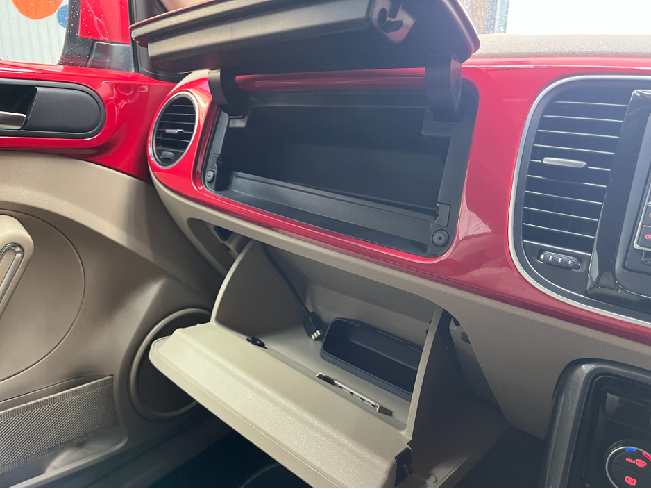 2018 Volkswagen Beetle - image 13