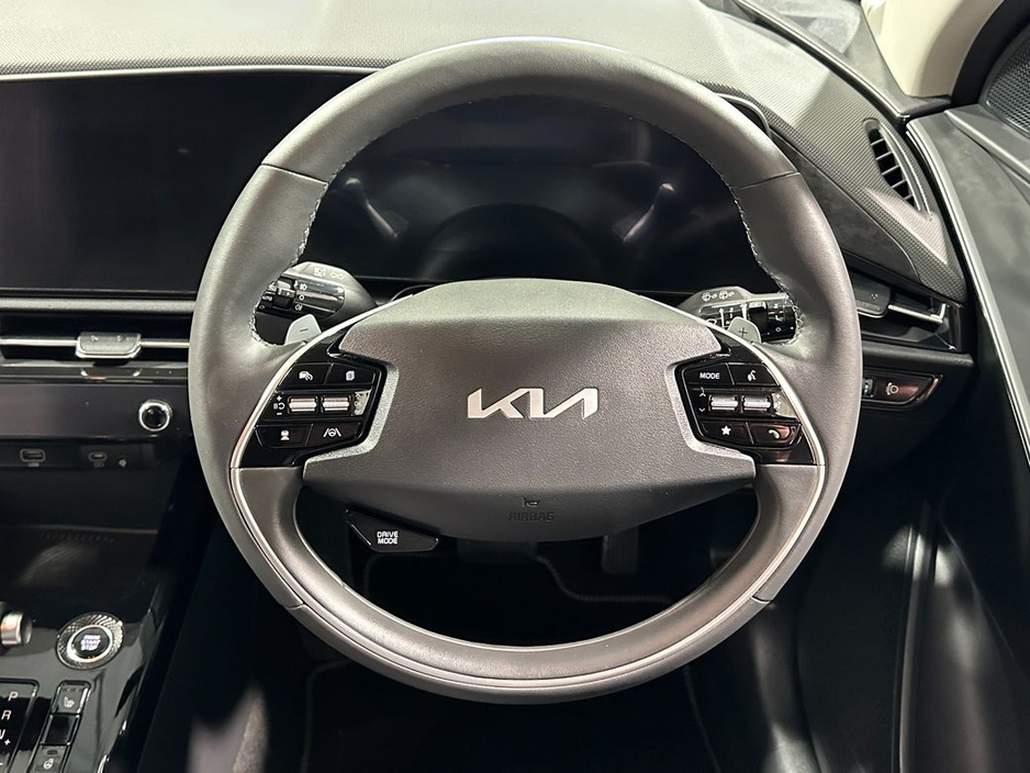 2023 Kia Niro - image 12