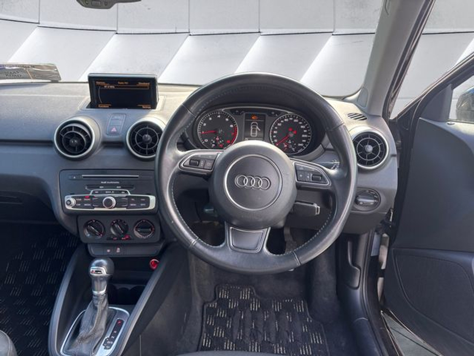 2015 Audi A1 - image 10