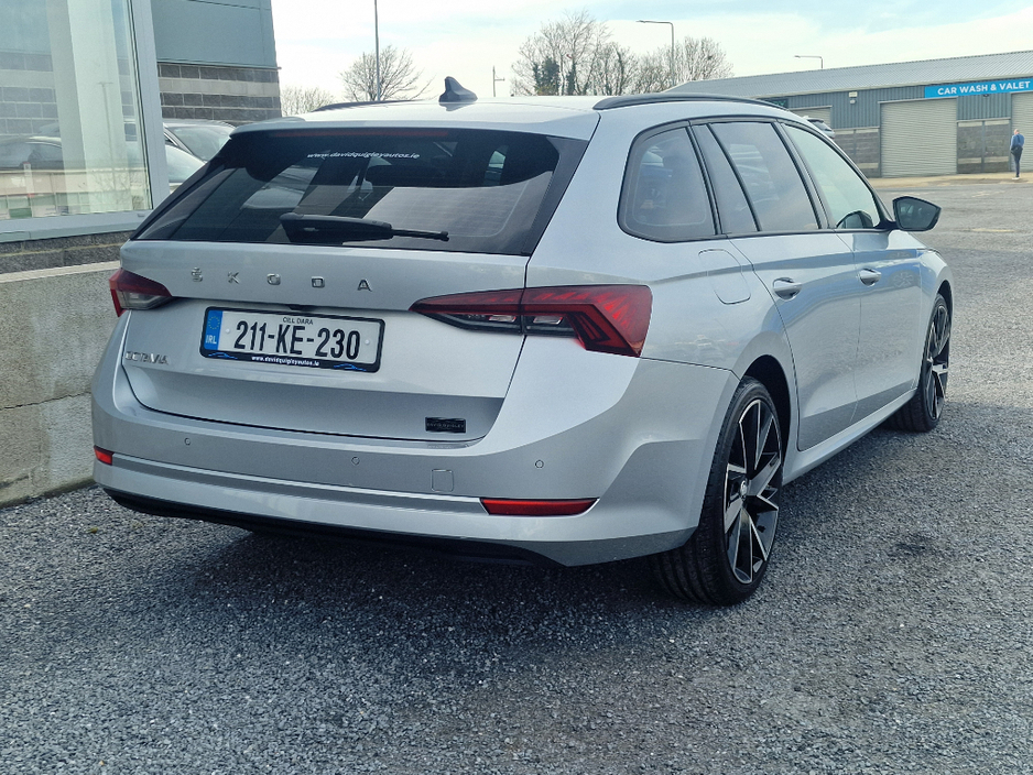 2021 Skoda Octavia - image 3