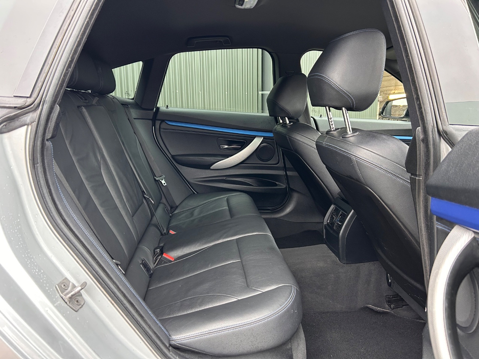 2017 BMW 3 Series - image 18