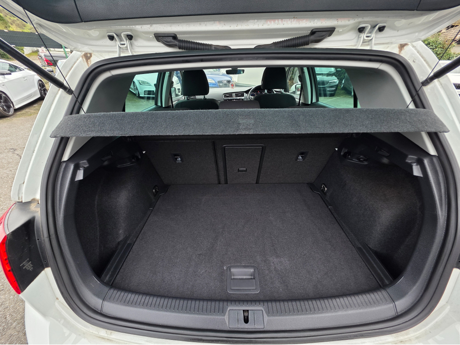 2019 Volkswagen Golf - image 11