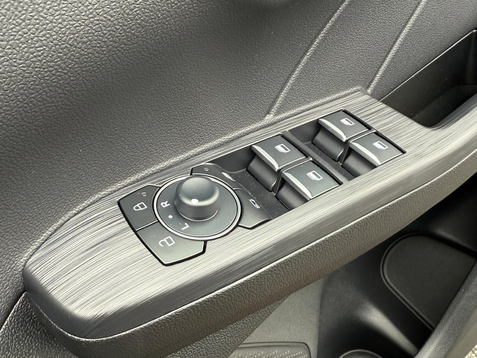 2026 Ford Kuga - image 17