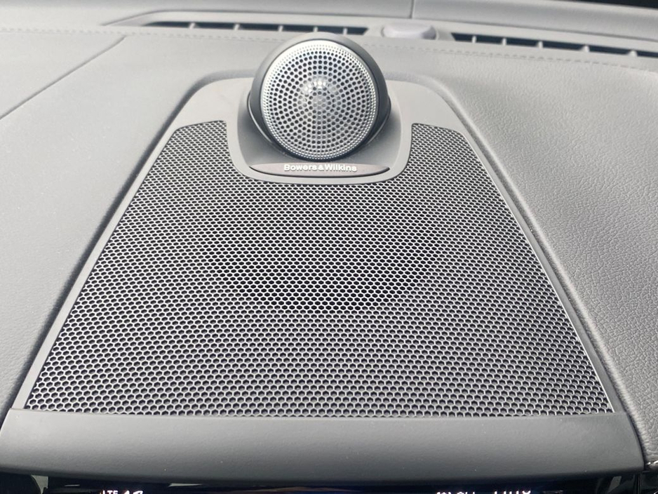 2025 Volvo XC60 - image 21