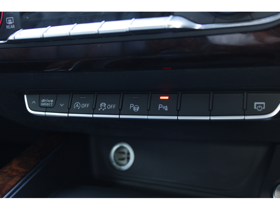 2016 Audi A4 - image 16