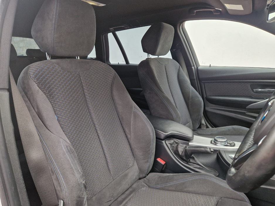 2013 BMW 3 Series - image 27