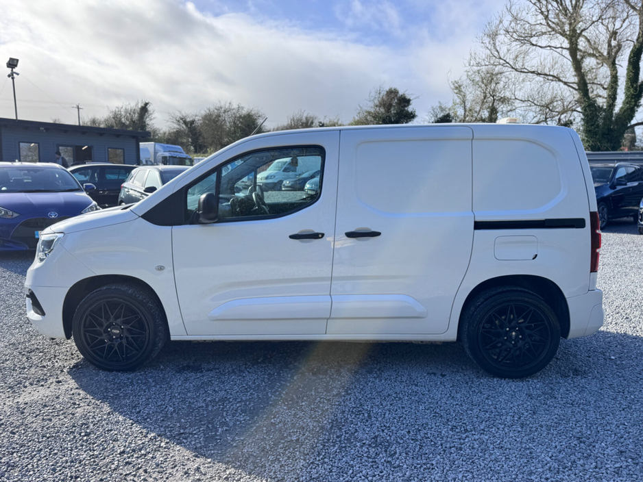 2021 Opel Combo - image 5