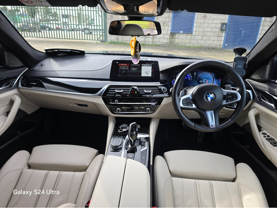 2018 BMW 5 Series - image 7