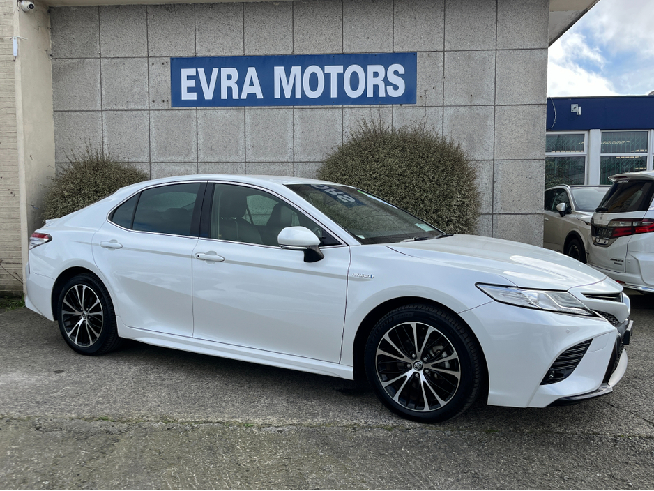 2019 Toyota Camry - image 3