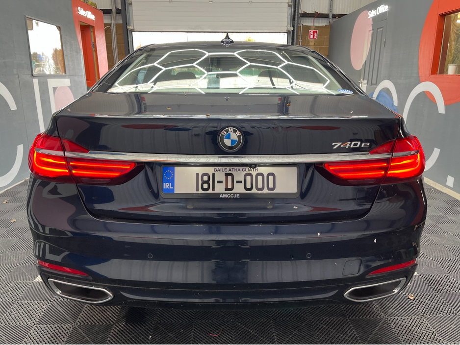 2018 BMW 7 Series - image 3